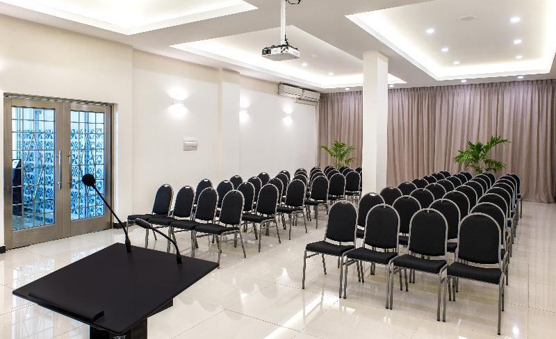 Tanoa International Dateline Hotel Нукуалофа Экстерьер фото