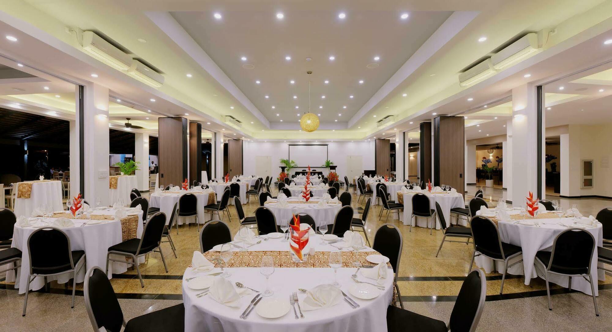 Tanoa International Dateline Hotel Нукуалофа Экстерьер фото