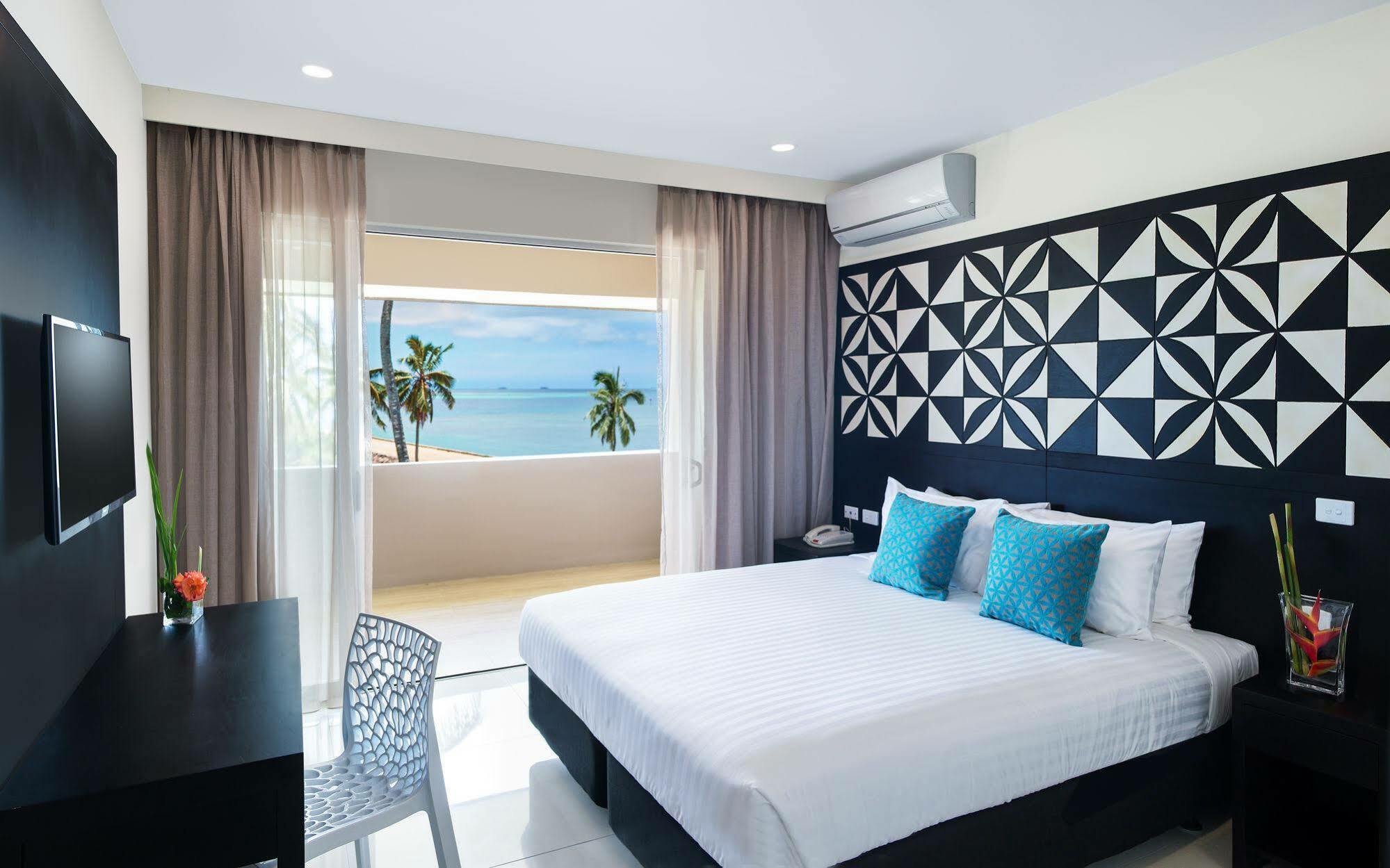 Tanoa International Dateline Hotel Нукуалофа Экстерьер фото